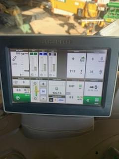 Image of John Deere 6110R equipment image 4