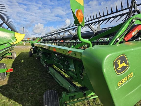 Image of John Deere 635FD equipment image 3