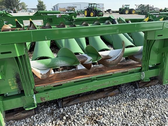 Image of John Deere 708C equipment image 4