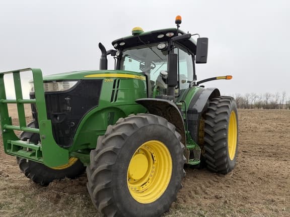 Image of John Deere 7210R equipment image 2