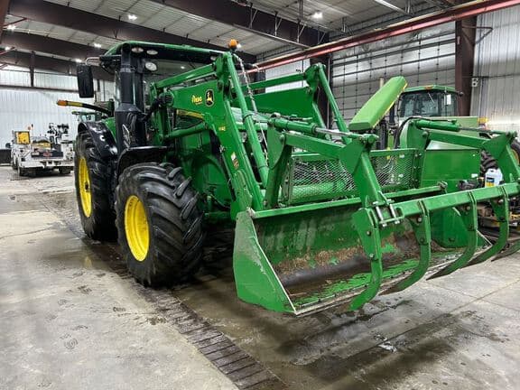 Image of John Deere 7210R equipment image 2