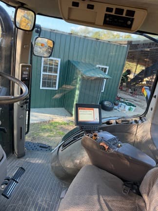Image of John Deere 7210R equipment image 1