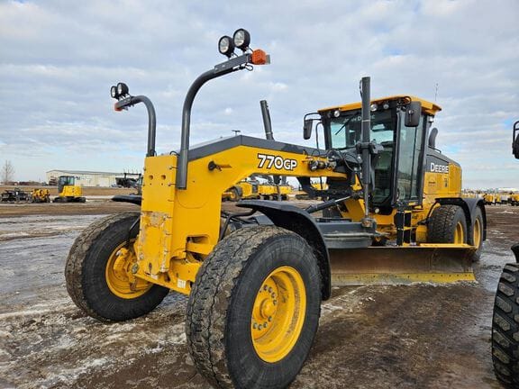 2018 John Deere 770G Equipment Image0