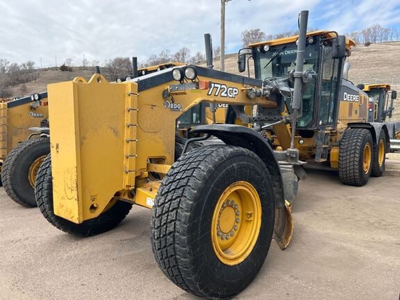 2018 John Deere 772G Equipment Image0