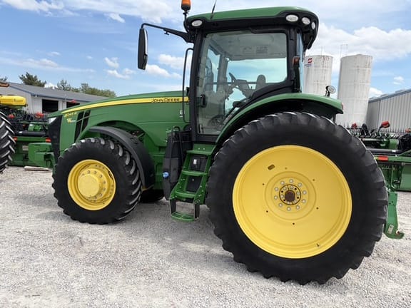 2018 John Deere 8245R Equipment Image0