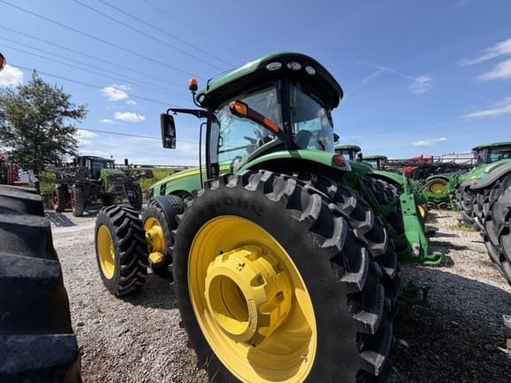 Image of John Deere 8270R equipment image 1