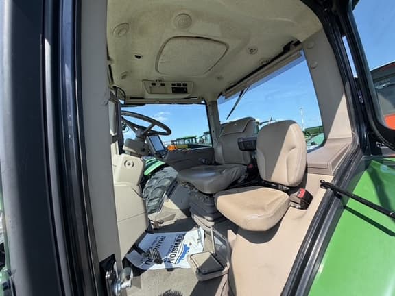 Image of John Deere 8270R equipment image 4