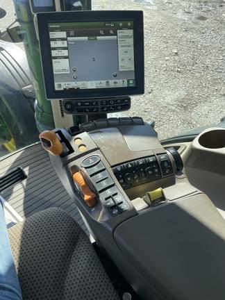 Image of John Deere 8270R equipment image 2
