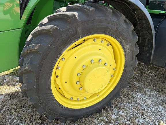 Image of John Deere 8270R equipment image 2