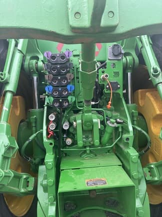 Image of John Deere 8295R equipment image 4