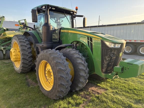Image of John Deere 8320R equipment image 1