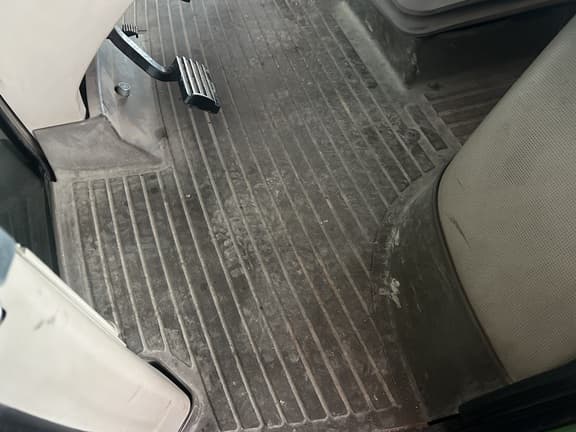 Image of John Deere 8345R equipment image 3