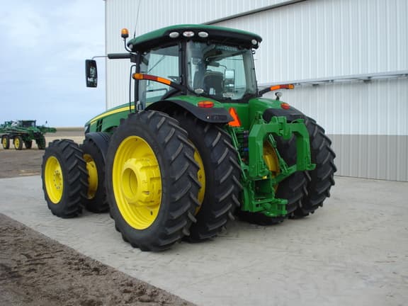 Image of John Deere 8370R equipment image 3
