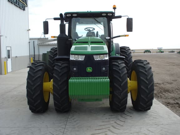 Image of John Deere 8370R equipment image 1