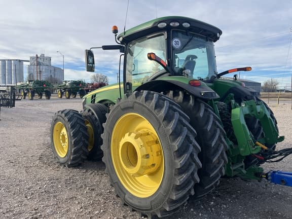 Image of John Deere 8370R equipment image 2