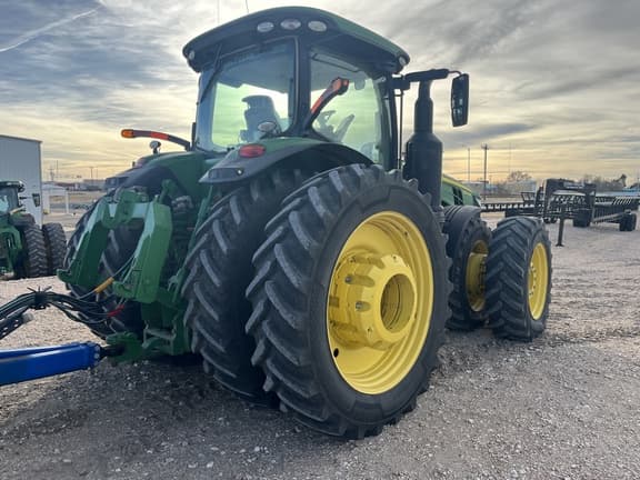 Image of John Deere 8370R equipment image 4