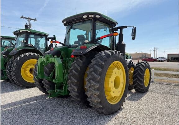Image of John Deere 8400R equipment image 3