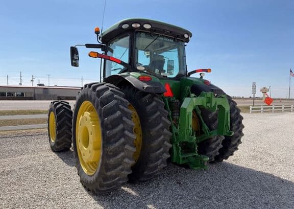 Image of John Deere 8400R equipment image 4