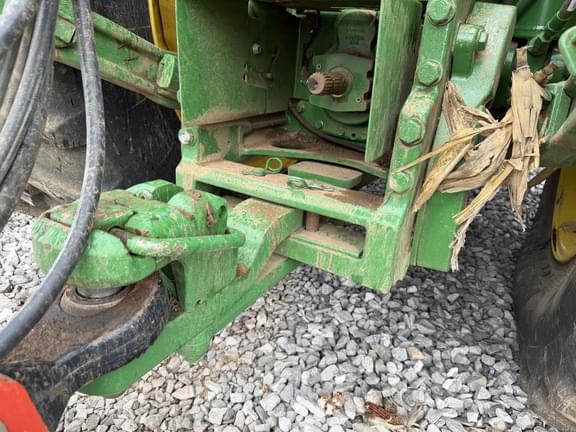 Image of John Deere 8400R equipment image 3