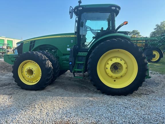 Image of John Deere 8400R equipment image 2