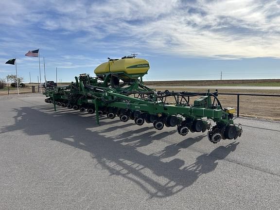 Image of John Deere DR16X equipment image 2