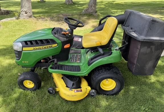Image of John Deere E140 equipment image 3