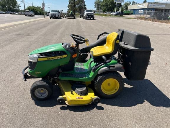 Image of John Deere E180 equipment image 1
