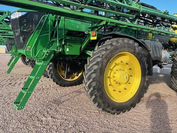 Image of John Deere R4045 equipment image 3