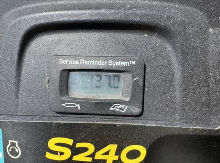 Image of John Deere S240 equipment image 4