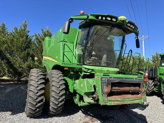 Image of John Deere S760 equipment image 1