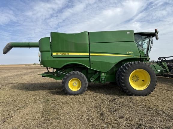 Image of John Deere S770 equipment image 3