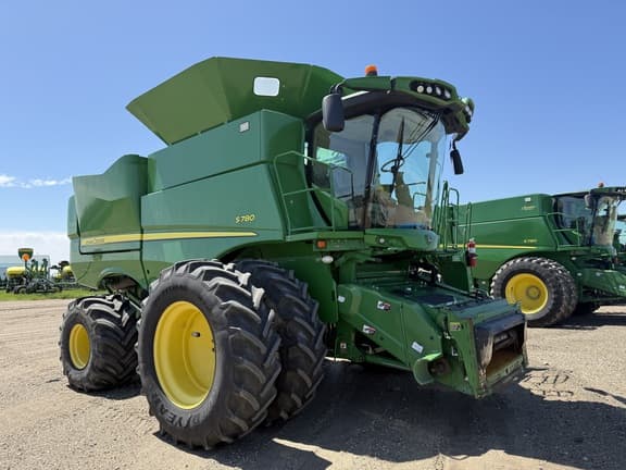 Image of John Deere S780 equipment image 1