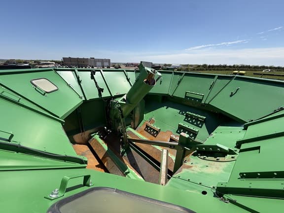 Image of John Deere S780 equipment image 4