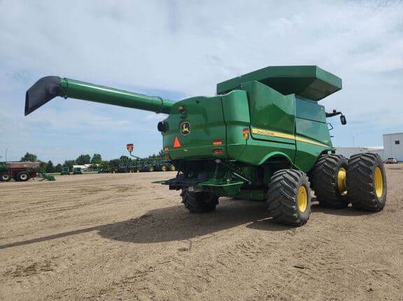 Image of John Deere S780 equipment image 4