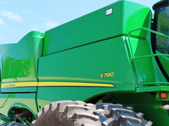 Image of John Deere S780 equipment image 2