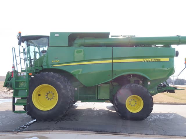 Image of John Deere S780 equipment image 2