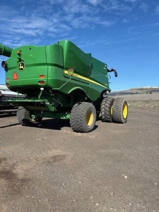 Image of John Deere S780 Image 1