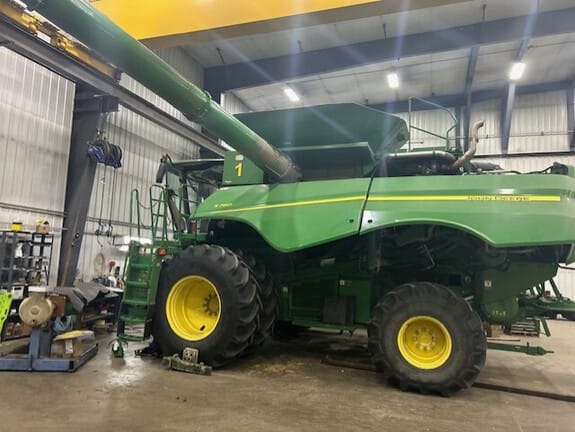 2018 John Deere S780 Equipment Image0