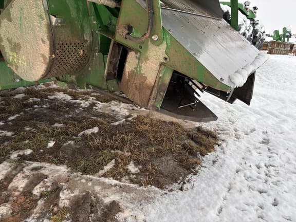 Image of John Deere S780 equipment image 4