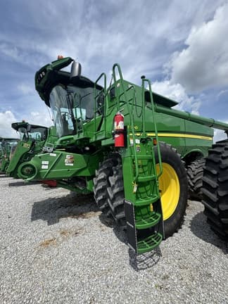 Image of John Deere S790 equipment image 2