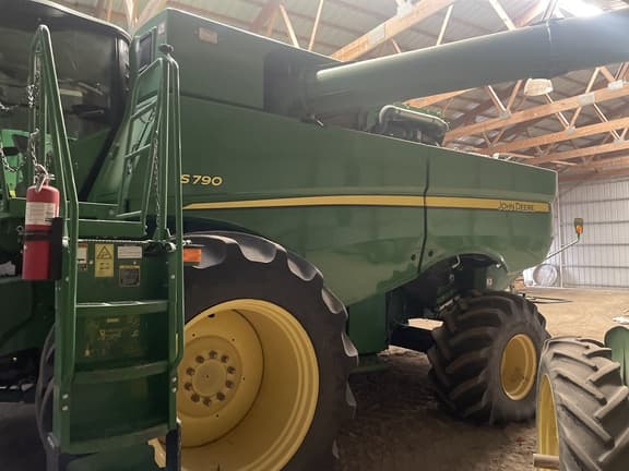 Image of John Deere S790 equipment image 1