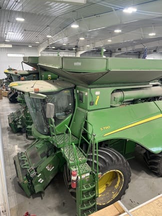 2018 John Deere S790 Equipment Image0