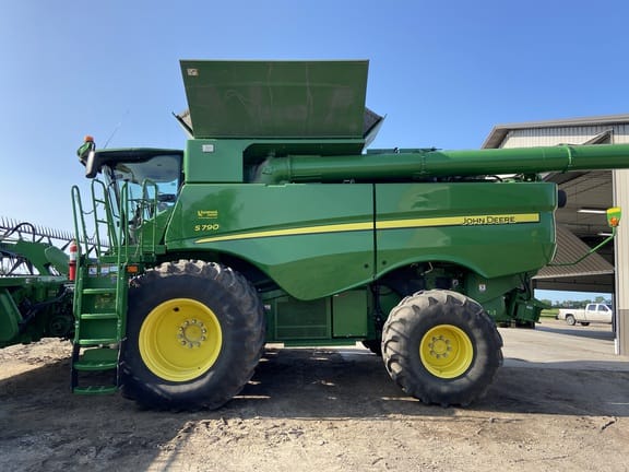 2018 John Deere S790 Equipment Image0