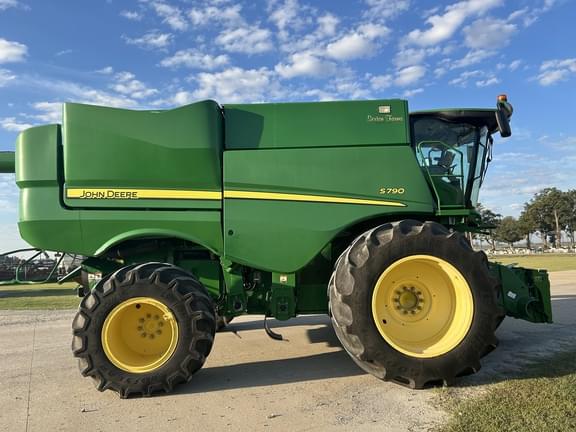 Image of John Deere S790 equipment image 2