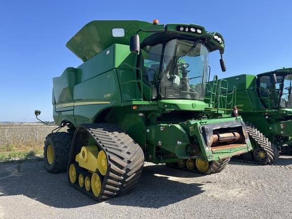 Image of John Deere S790 equipment image 1