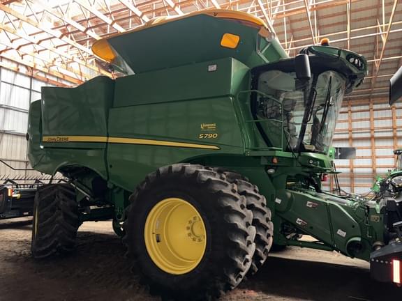 Image of John Deere S790 equipment image 1