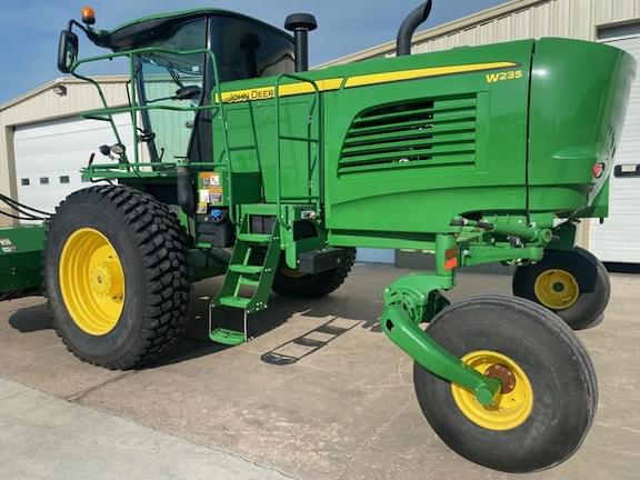Image of John Deere W235 equipment image 3