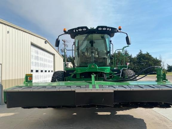 Image of John Deere W235 equipment image 2