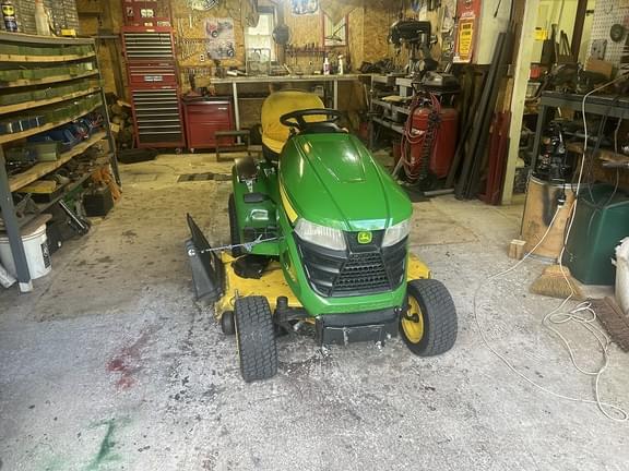 Image of John Deere X380 equipment image 1