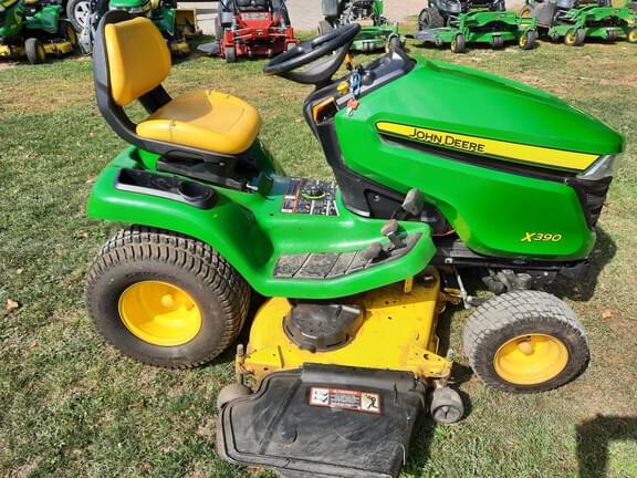 Image of John Deere X390 equipment image 1